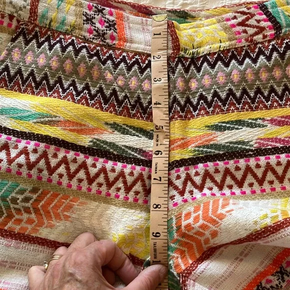 Super cute Aztec “patchwork” “weaved” pattern short w/side zip. - Picture 9 of 11